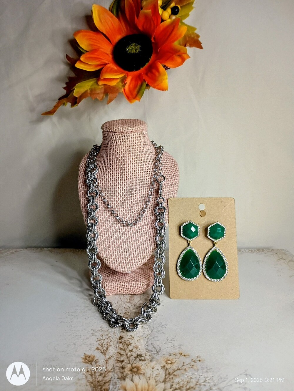 STUNNING Emerald Green Drop Earrings & Chunky Silver Statement Chain Set